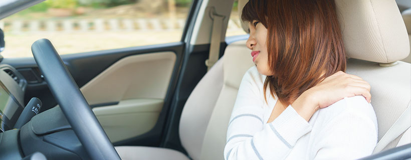 patient with shoulder pain in need of auto accident injury care in Allen